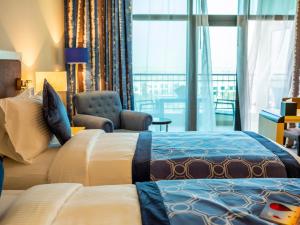 Katil atau katil-katil dalam bilik di Retaj Salwa Resort & Spa