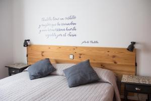 Postel nebo postele na pokoji v ubytování Hostal El Pozo