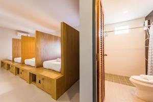 Koupelna v ubytování Phuket Marine Poshtel - SHA Plus + 37 fotografií