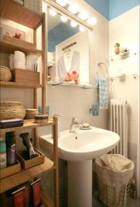 Kúpeľňa v ubytovaní Mets Area, Hip, Tasteful & Ultra Convenient Studio for 2