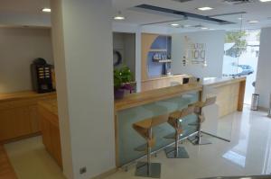 Kuchyň nebo kuchyňský kout v ubytování Hotel del Port