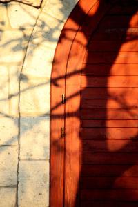 a shadow of a wooden skateboard on a wall at Myrtus Pince és Vendégház in Tarcal