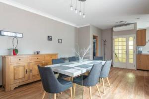 Posezení v ubytování 13 rue de la pyramide Bel Appartement