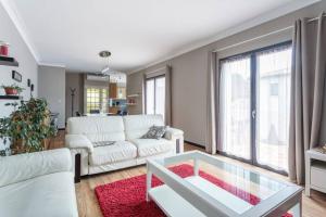 Posezení v ubytování 13 rue de la pyramide Bel Appartement