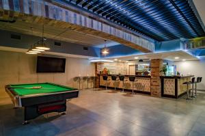 Biliardový stôl v ubytovaní Hotel Paryski Art & Business Zakopane - Basen Jacuzzi Sauna Małpi Gaj