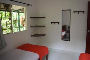 En eller flere senge i et værelse på Casa Oasis de colibri