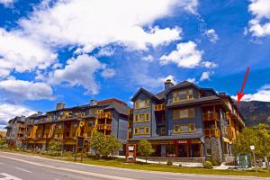 Gallery image of Downtown Loft, Mountain Views, Fireplace, Couple's Retreat, Walker's Paradise in Canmore