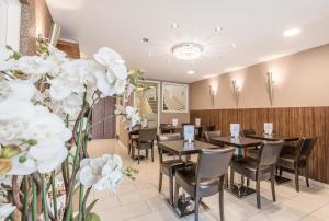 A seating area at Prince Regent Hotel Excel London