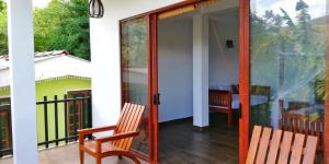 Svalir eða verönd á Divine View Homestay