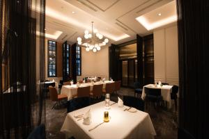 Um restaurante ou outro lugar para comer em Yangon Excelsior