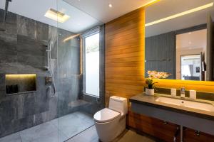 Koupelna v ubytování Karon Beach Pool Villa - Sha Extra Plus