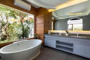 Koupelna v ubytování Karon Beach Pool Villa - Sha Extra Plus