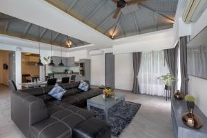 Posezení v ubytování Karon Beach Pool Villa - Sha Extra Plus