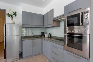 Kuchyň nebo kuchyňský kout v ubytování Karon Beach Pool Villa - Sha Extra Plus