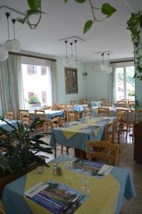 Restoran või mõni muu söögikoht majutusasutuses Ristorante Bironico