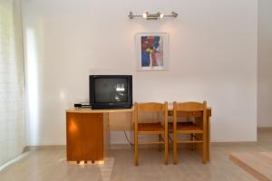 TV a/nebo společenská místnost v ubytování Apartments Bernarda 1773