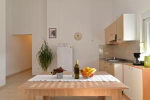 Kuchyň nebo kuchyňský kout v ubytování Apartments Bernarda 1773