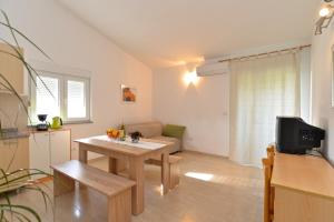 TV a/nebo společenská místnost v ubytování Apartments Bernarda 1773
