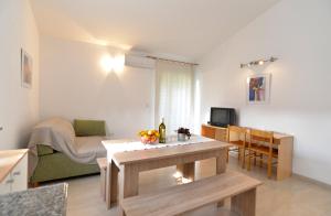 TV a/nebo společenská místnost v ubytování Apartments Bernarda 1773