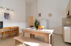 Kuchyň nebo kuchyňský kout v ubytování Apartments Bernarda 1773