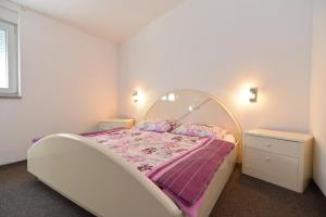 Postel nebo postele na pokoji v ubytování Apartments Bernarda 1773
