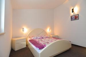 Postel nebo postele na pokoji v ubytování Apartments Bernarda 1773