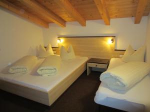 a bedroom with two beds with white pillows at Apart Steffi in See