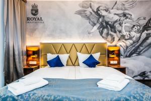 Postel nebo postele na pokoji v ubytování Best Western Plus Royal Suites