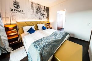 Postel nebo postele na pokoji v ubytování Best Western Plus Royal Suites