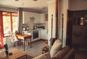 Kuchyň nebo kuchyňský kout v ubytování Hemel en Aarde cottages
