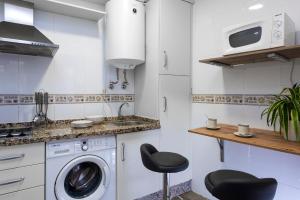 Kuchyňa alebo kuchynka v ubytovaní Genteel Home Reyes Católicos