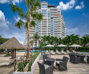 Andaman Beach Suites Hotel - SHA Extra Plus tesisinde veya buraya yakın yüzme havuzu