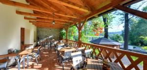 Balkón nebo terasa v ubytování Pension Restaurant Bobrovník + 37 fotografií