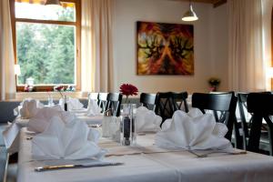 Reštaurácia alebo iné gastronomické zariadenie v ubytovaní Hotel Gasthof Zum Kirchenwirt