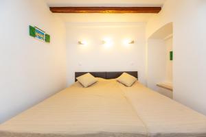 Posteľ alebo postele v izbe v ubytovaní City wall's studio apartment