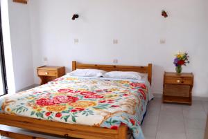 Postel nebo postele na pokoji v ubytování Rosmari Hotel