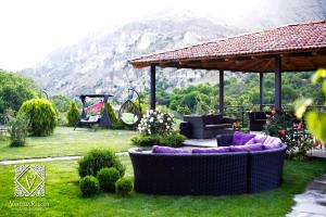 Pemandangan gunung umum atau pemandangan gunung yang diambil dari hotel