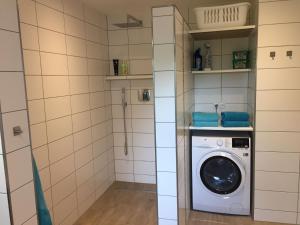 a small bathroom with a washing machine in it at Ferienwohnung Marie in Michelau