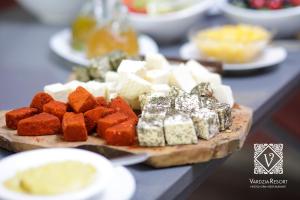 Makanan di atau berdekatan hotel