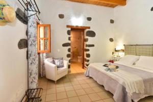 Postel nebo postele na pokoji v ubytování Los Algodones Cottage with Pool by VillaGranCanaria + 35 fotografií