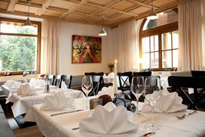 Reštaurácia alebo iné gastronomické zariadenie v ubytovaní Hotel Gasthof Zum Kirchenwirt