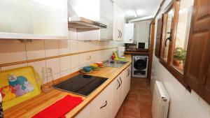 Η κουζίνα ή μικρή κουζίνα στο Casa Gatos +41 φωτογραφίες