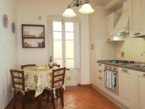 Kuchyň nebo kuchyňský kout v ubytování Datini Apartment