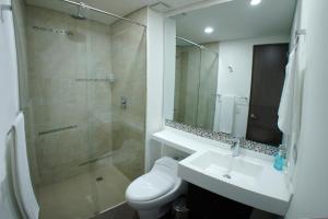 Koupelna v ubytování SM Grand Hotel
