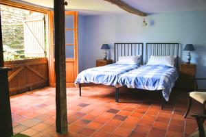 a bedroom with a bed with blue walls at Maison La Mouline in Groléjac +37 photos