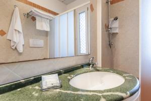 Koupelna v ubytování Hotel Donatella Pinarella