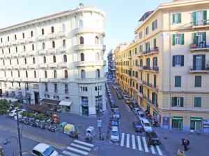 Foto dalla galleria di Santa Lucia 50 a Napoli