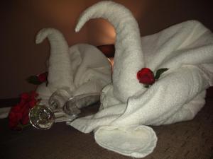 a group of towels with a bottle of wine at Rancho Grande Hotel in Villa General Belgrano