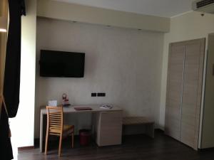 TV a/nebo společenská místnost v ubytování Hotel Continental
