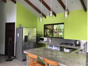 Luz En El Cielo Eco-B&B/Hostel tesisinde mutfak veya mini mutfak